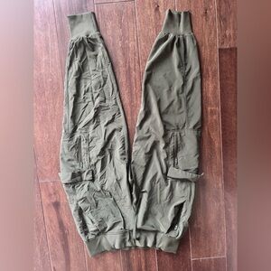 Army Green Target Scrub/workout joggers. Size XS